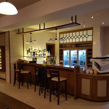 Hotel 1 &