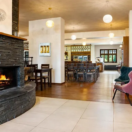 Hotel 1 & 4*