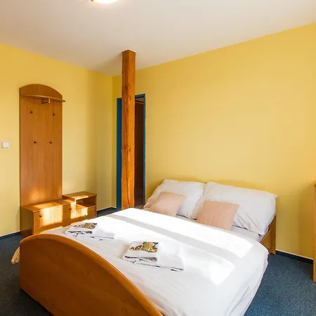 Hotel 1 &